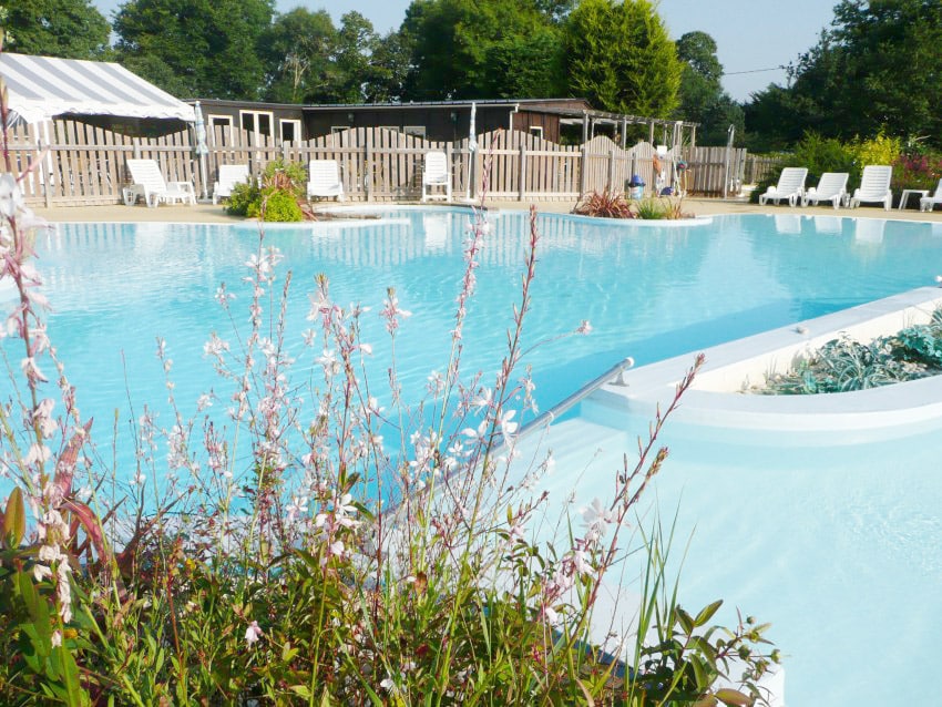 piscine du camping Le Quinquis en Bretagne