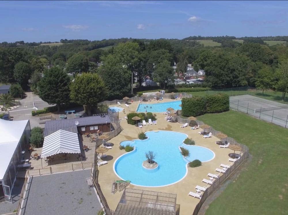 piscine en camping proche guidel le camping du quinquis min